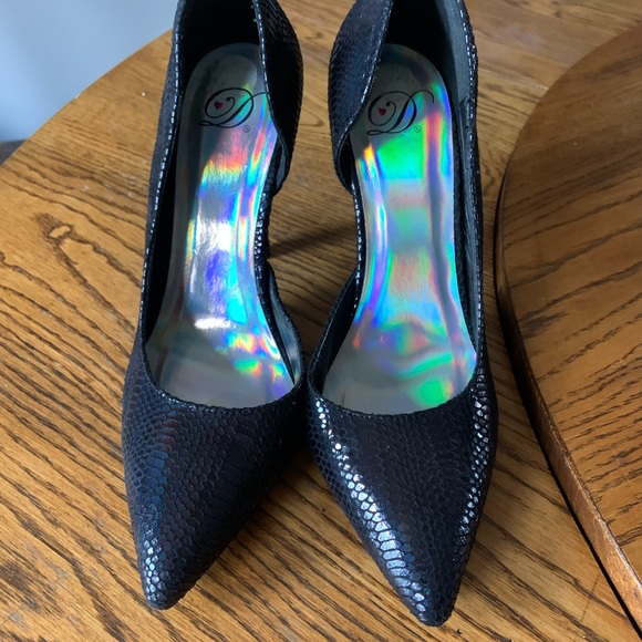 Heels - Picture 3 of 8